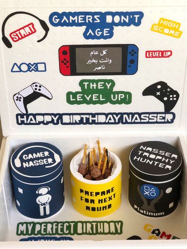 BIRTHDAY BOX ( VIDEO GAMES THEME) - Big box contains 45 Mini Ice Creams, divided into 3 boxes of your choice ( 3 kinds of fillings ) 
 kinds of fillings: 
 snack cookies original rice crispy cookies and cream lotus ferrero roche(hazelnut) kinder(( write the name and the age in the note field ))