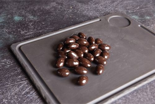 Dark chocolate almonds