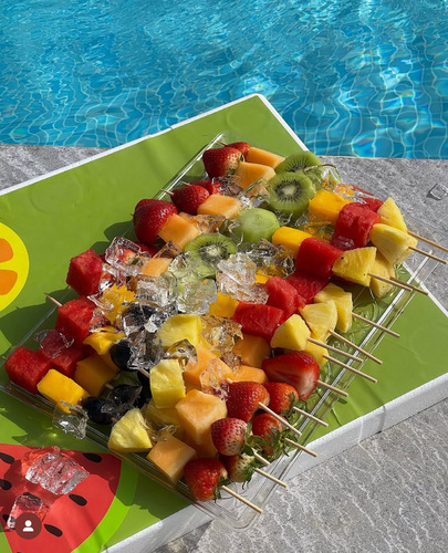 Fresh Fruit Sticks Box - اناناس كيوي رقي شمام عنب فروله ومنجو عدد١٥ عود
