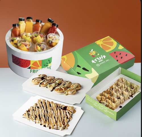 بوكس الفروت + العصير و 3 حلا - بوكس ١٢ حبه &nbsp;٦سلط +٦ عصير  وافل + كريب + ميني بان كيك