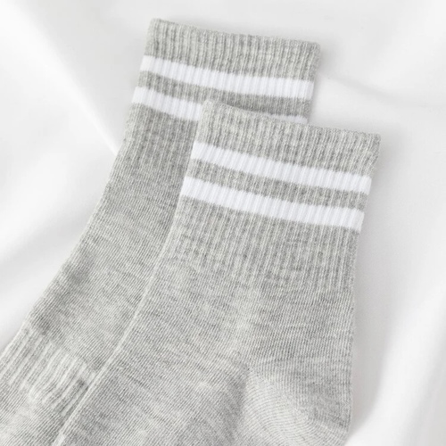 6 pairs of sports socks