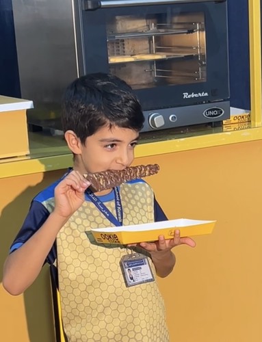 school station - school station  provide waffles, pancakes, crispy rice and chocolate or kinder sauce