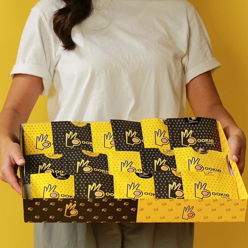 Ookie cookie giveaways - Giveaway cookies, you can choose any kind of cookies, or choose mix for all kinds, optional, comes with piece of white flower and stickers with the caption you choose. please write the caption (English or Arabic) down in (leave your message) box.