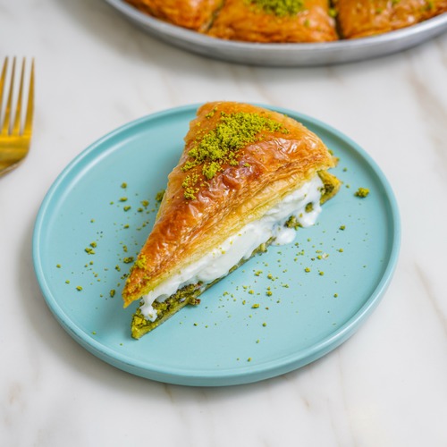 Fan Al Kunafa - Turkish Houge - Houge baklava with dondarmeh