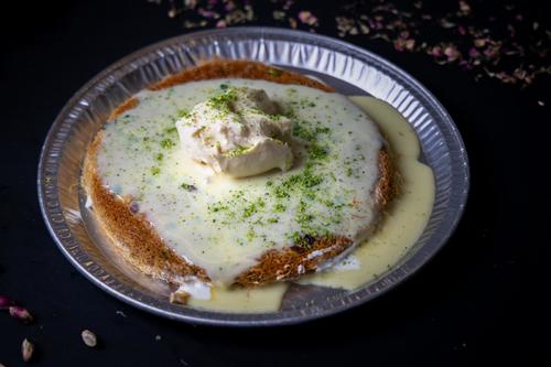 Large Kunafa With Cinaboon And Cream Dish - Cinnabon Kunafa mixed with darsin, cream and roasted pistachios