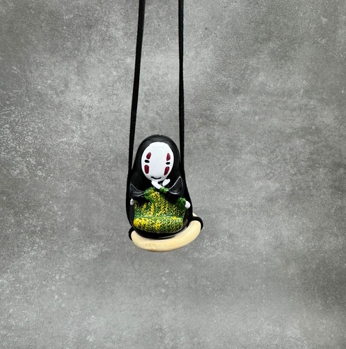 No face pendant