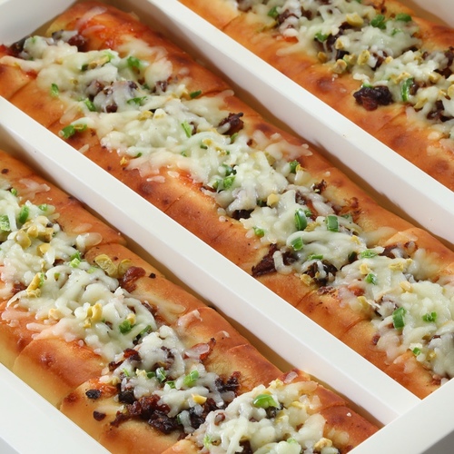 Cut pizza