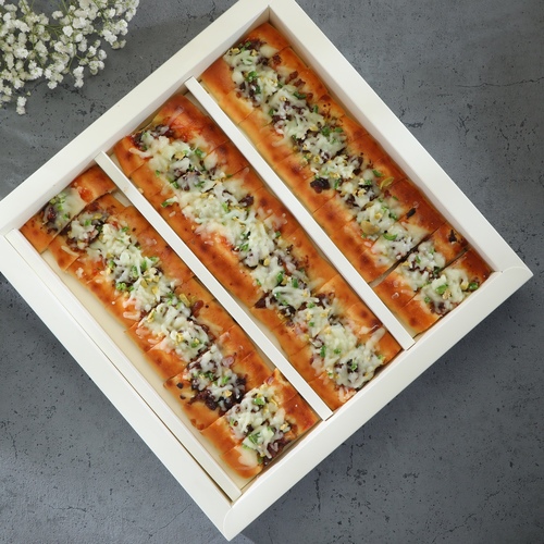 Cut pizza