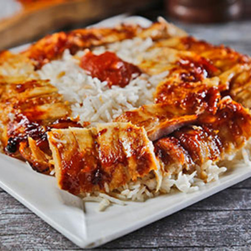 Pilav usto doner Chicken - choose between rice or burghul topped with shawarma With special sauce.