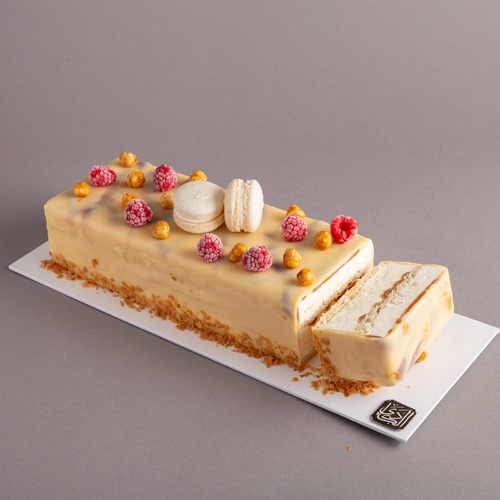 Al-Kadi ice cream cake - Vanilla ice cream cake with kinder