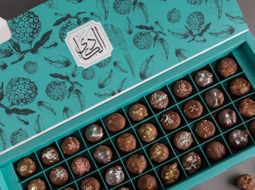 Jawaher Box - 40 pieces - salt caramel - cheese - caramel dose - Nutella - strawberry - nuts