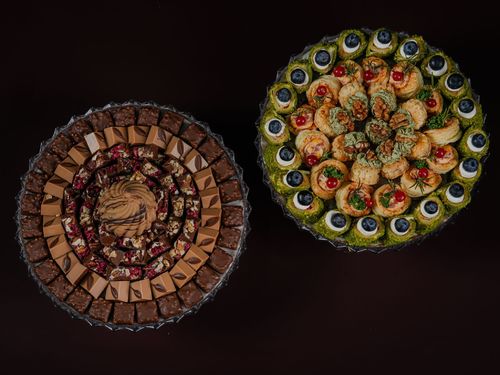 Offer Trays 1 - Citrus 42 pieces
Tortilla Roll With Chicken And Blue Berries
Salty malfeh with mortadella filling, cheddar cheese and cream cheese
And Labneh with mint and thyme and walnuts
Cocoa stuffing sesame, hazelnuts and nuts
90 Pieces