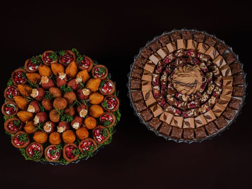 Offer Trays 3 - Citrus 50 pieces
Kebbeh open bulgur filled with labneh and pomegranate
Potato Kebbeh Cheese Filling
Beetroot Kebbeh Cheddar Filling
Kebbeh Bulgur Meat Stuffing
Cocoa stuffing sesame, hazelnuts and nuts
90 Pieces