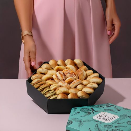 Fatayer Taqqdim - 40pcs Halloumi - Spinach - Zaater - Pizza - Labna