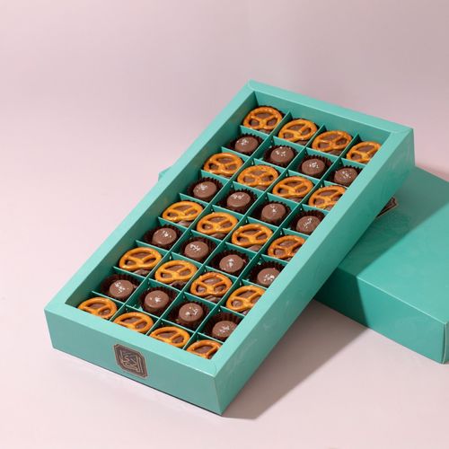 Salted Caramel - 36pcs pretzel wafer and salted caramel fillings