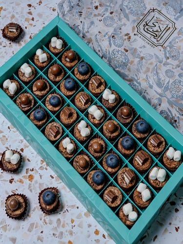 Mix Brownies - Blueberry Brownie - Marshmallow - Kinder - Malteser 
 36 Pieces