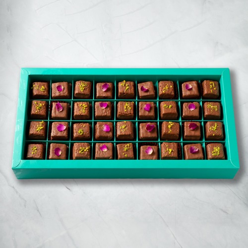 Almond and Pistachio - 60pcs mix alkadi with French recipe and flavors almond , pistachio coverd by chocolate