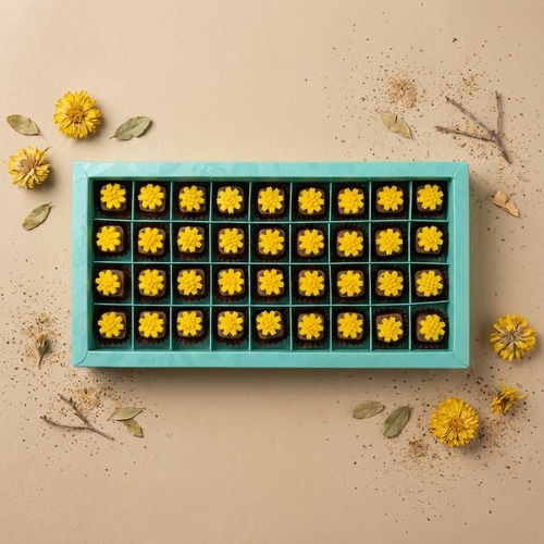 Arafaj Flower Box - 36pcs filled with salted caramel