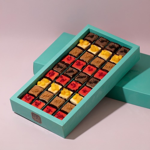 Mini San Sebastián - Mini San Sebastián with cookies and strawberry - mango - lotus - oreo sauce