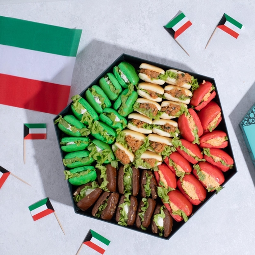 Kuwait flag sandwich 43pcs - Feta mint - Feta paprika - sunflower- cream cheese
43 pcs