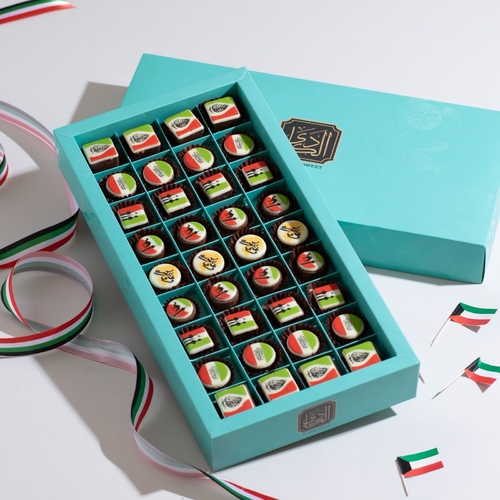 National Day Box - Nutella- kunafa pistachio - lotus - caramel with wafer biscuits- nuts mix 36 pcs