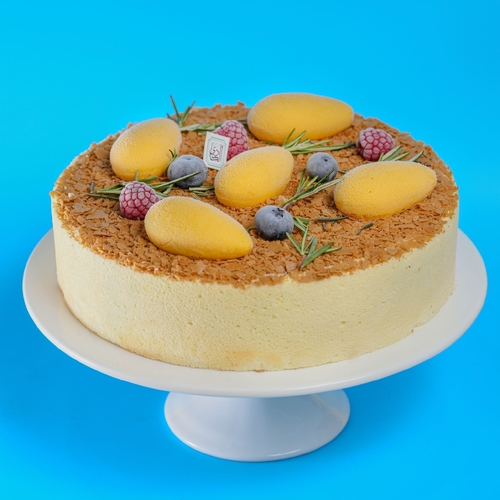 Mango ice cream cake - Vanilla cake with mango ice cream
