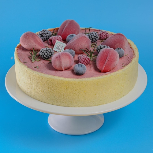 Strawberry ice cream cake - Vanilla cake with strawberry ice cream