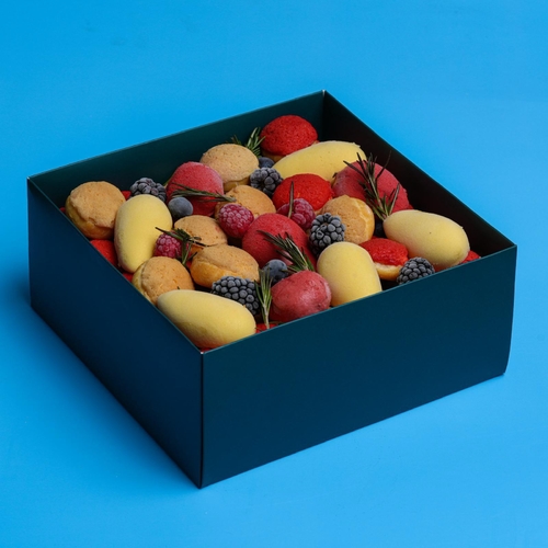 Profiteroles Ice-cream - Profiteroles with strawberry and mango fillings