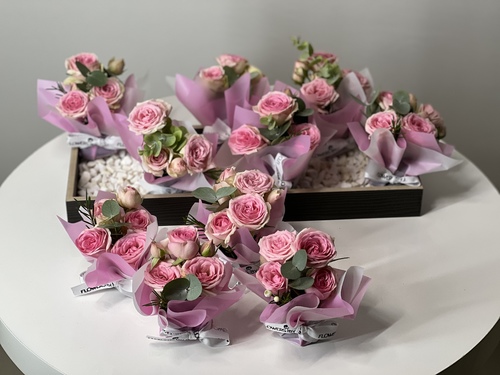 Flowers By J  - J Give aways - ١٠ حبات توزيعات