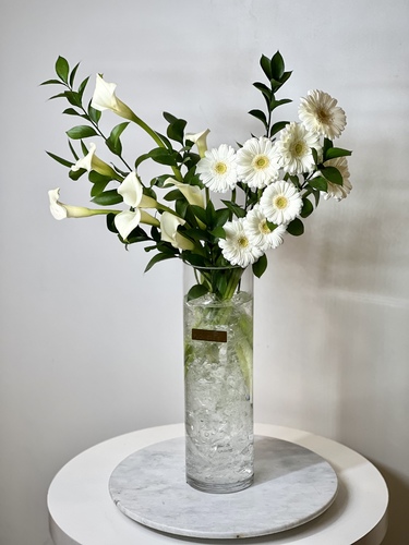 J 35 vase