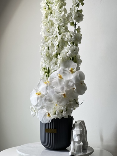 J 25 Vase