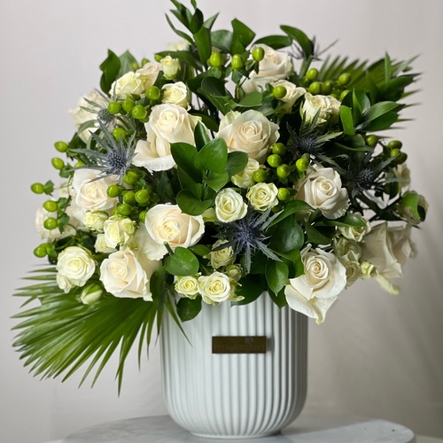 J 16 Vase