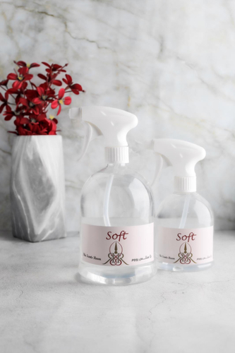 Soft - Lily and musk are pure floThe fragrance opens with a fresh note of sparkling bergamot to bring audacity and energy, followed by a romantic heart built around the beautiful exotic lily of the valley with an elegant touch of musk.ers
The light that makes you feel as gentle as you