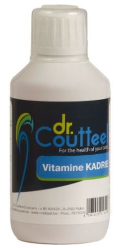VITAMINE KADRIE (fertilization mix) - Combination of the 4 fat-soluble vitamins: vitamin A, vitamin D3, vitamin E and vitamin K
In the preparation of the breeding season and in a scarce basic diet of seeds/cereals, there are often shortages of these vitamins resulting in poor breeding results.
Purpose
To stimulate fertilization and a good oviposition. To compensate an unbalanced diet. Essential for mutations that cannot produce their own vitamin A. To partially replace the UV deficiency of natural sunlight. To ensure good bone formation. To maintain a balance in the mucous membranes of the respiratory tract.
Administration
Dosage through the drinking water. Mix 1 teaspoon (5 ml) per 1 litre drinking water,