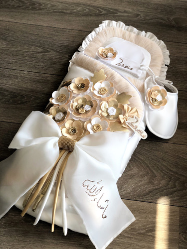 BaraSol - Floral Bouquet Baby Bag - Floral Bouquet Baby Set colored off white & gold includes ( baby sleeping bag + bib + hat )