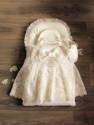 French Lace Baby Bag - Elegant French Lace baby set includes (baby bag (carrier) + bib + hat).  You can change the swarovski drawing with the name of your baby, please add it in the box (leave your message here) below.