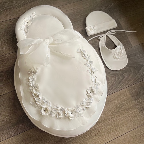 BaraSol - White Garden Baby Set 2 - White Garden baby set 2 consists of sleeping bag + bib + hat