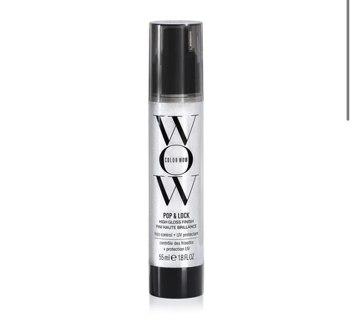 دومو كويت  - COLOR WOW Pop + Lock Frizz Control + Glossing Serum - تركيبة فريدة من نوعها للزيت والسيروم تنعم التجعد والطيران، وتغلق الأطراف المتقصفة، وتضيف لمعانا متلألئا إلى الشعر الرطب أو الجاف للحصول على اللون الذي ينبثق. الفوائد الرئيسية: - ترويض التجعد والطيران،والتقصف - يضيف اللمعان ويعزز حيوية اللون - يوفر الحماية من الأشعة فوق البنفسجية والحرارة ما تحتاج إلى معرفته أيضا: يعمل هذا المزيج الفريد من الزيت والسيروم داخل الشعر لاستعادة المرونة والمرونة. من الخارج، يشكل درعا واضحا تماما ومحميا للأشعة فوق البنفسجية لإغلاق البشرة والنهايات المنقسمة السلسة. والنتيجة هي شعر أكثر صحة وحريرا مع لمسة نهائية لامعة للغاية تجدد حيوية اللون في اليوم الأول. الاستخدام المقترح: - استخدمه على الشعر المبلل أو الجاف. - على الشعر المبلل: ضع بضع قطرات على اليدين ووزعها عبر الشعر، مع التركيز على الأطوال والنهايات السفلية. النمط حسب الرغبة. - على الشعر الجاف: ضع بضع قطرات على اليدين وقم بتنعيمها برفق من خلال أقسام الشعر حسب الرغبة للحصول على لمسة نهائية خالية من التجعد ولامعة ومصقولة.