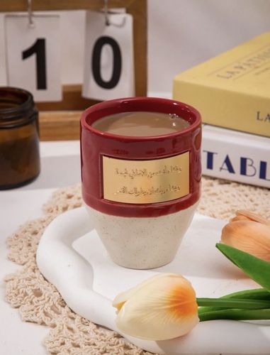 Domo Kuwait - كوب بعبارة عربية (وتشاء انت من الاماني نجمة) – احمر - Handmade ceramic mug

Suitable for hot and cold drinks
Wash normally without using a dishwasher