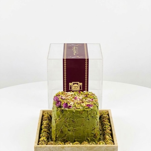 تورتة التمر بصوص الفستق