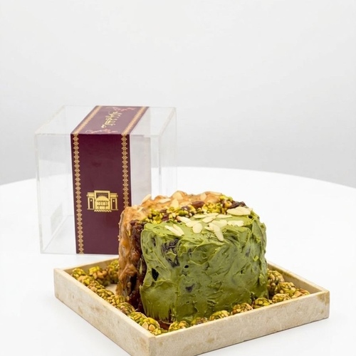 تورتة التمر بالهرده وصوص الفستق والتمر الملكي