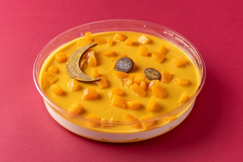 Mango Trifle - Manogo filling with sponge vanilla with mango frozen for topping and fresh mango also, enough for 8 person