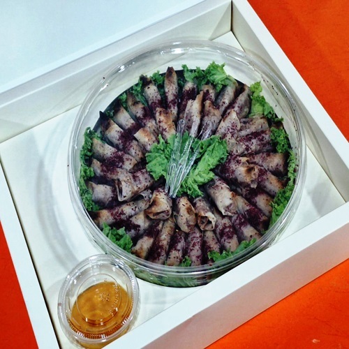 Chicken Musakhan - طبق فلسطيني تقليدي يتكون من الدجاج الطري المطبوخ مع السماق والبصل المكرمل.