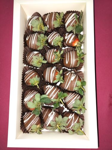 Chocolate strawberries - 18 pcs fresh strawberries covered in premium Belgian chocolate