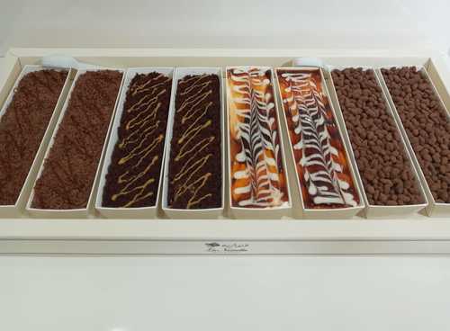 تي كيك مكس 8 قطع - Assorted flavor cake slices, Turkish cake, flake cake, crunchy cake, chocolate cake قطع كيك متنوعة النكهات الكيك التركية كيك فليك كيك كرانشكو كيك الشوكولا