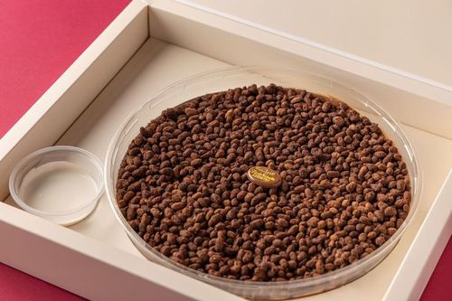 حلو كيك كرانشوكو - Chocolate sponge cake with special sauce. Topped with chocolate rice krispies. سبونج كيك شوكولاته مع صوص خاص. مغطي ب رايس كرسبي بالشوكولاته.