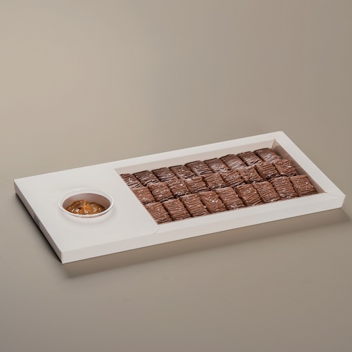 سولت كارمل - سولت كارمل فاخر يتضمن 27 حبة من البسكوت المقرمش المغطى بطبقة غنية من الشوكولاتة الداكنة مع نكهة الملح والكارمل اللذيذة