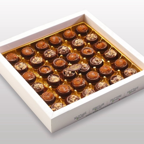 Chocolate Cup - Chocolate cup flavored caramel and chocolate Nutella with nuts