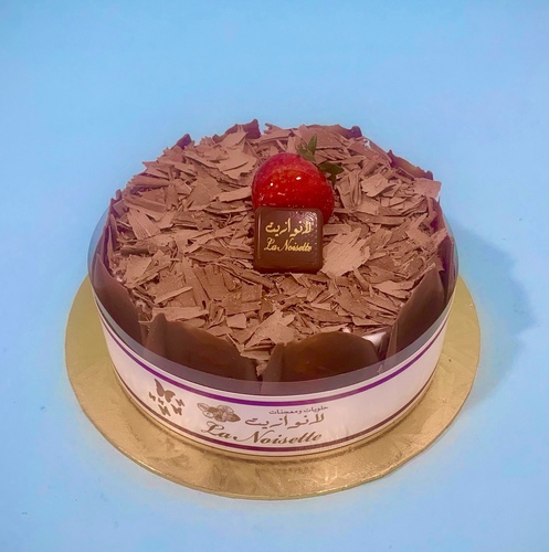 Black Forest 15 cm - Chocolate cake with fresh vanilla cream, strawberry jam and chocolate flakes