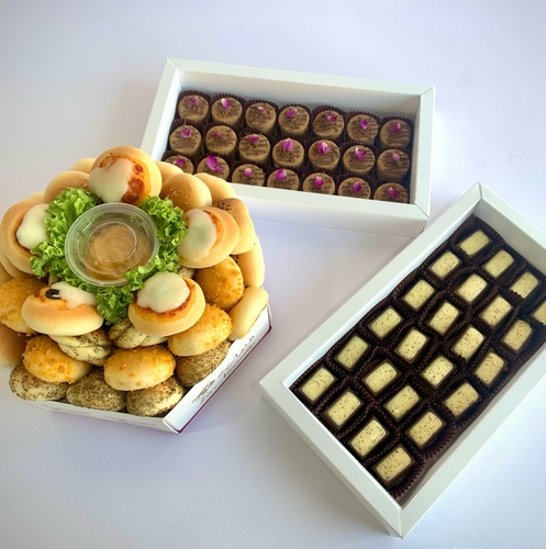 Teachers Deal - Package of mini upside down Cheesecake, Ulker sweet and Mawalah box